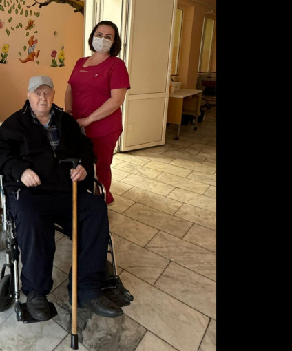 На фото: Василий Дмитриевич с лечащим врачом Мариной Николаевной Шнель.здрав На фото: Василий Дмитриевич с лечащим врачом Мариной Николаевной Шнель.здрав.